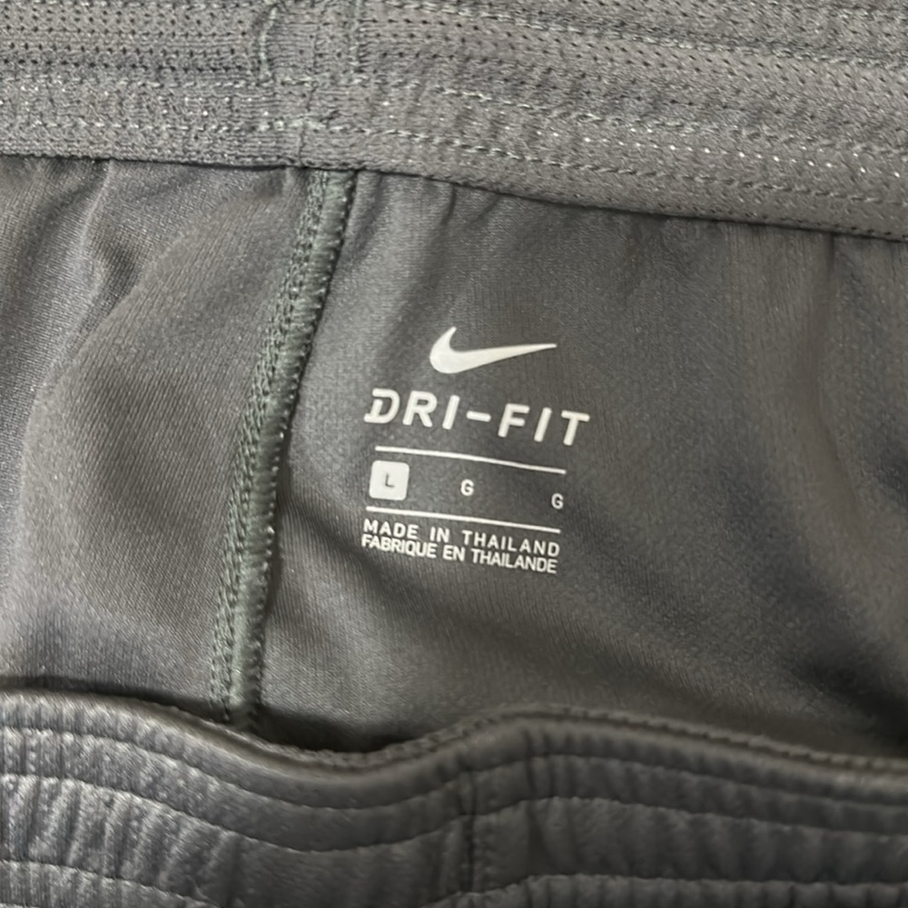 Official Nike Chelsea Football Club grey alternate shorts men’s large - Picture 4 of 4